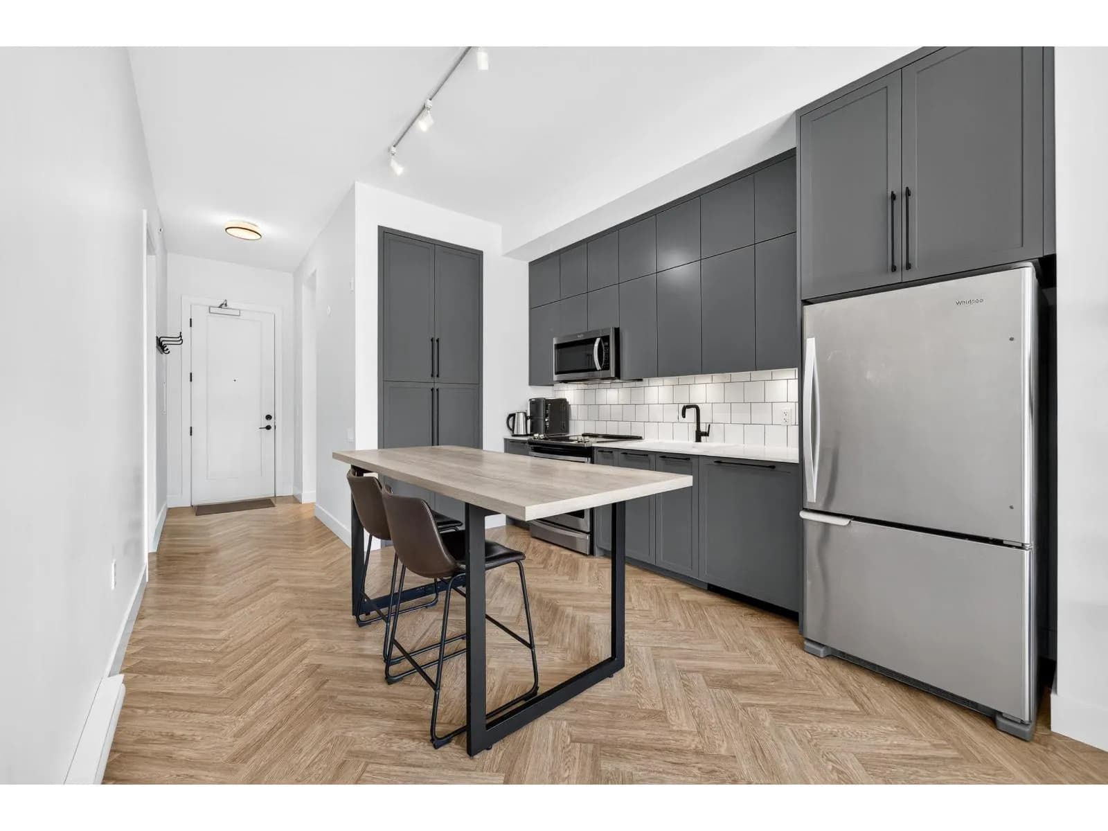 #407 10168 149 STREET, Surrey, BC photo 2