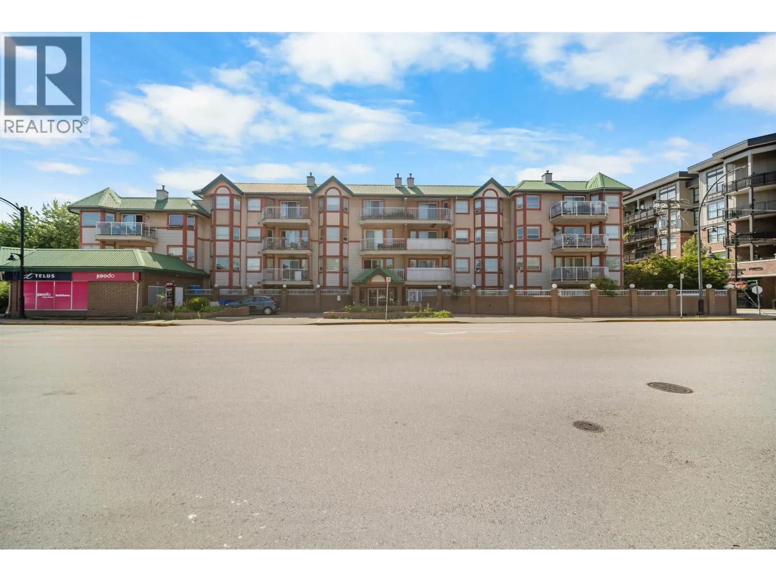 22661 LOUGHEED HIGHWAY, Maple Ridge