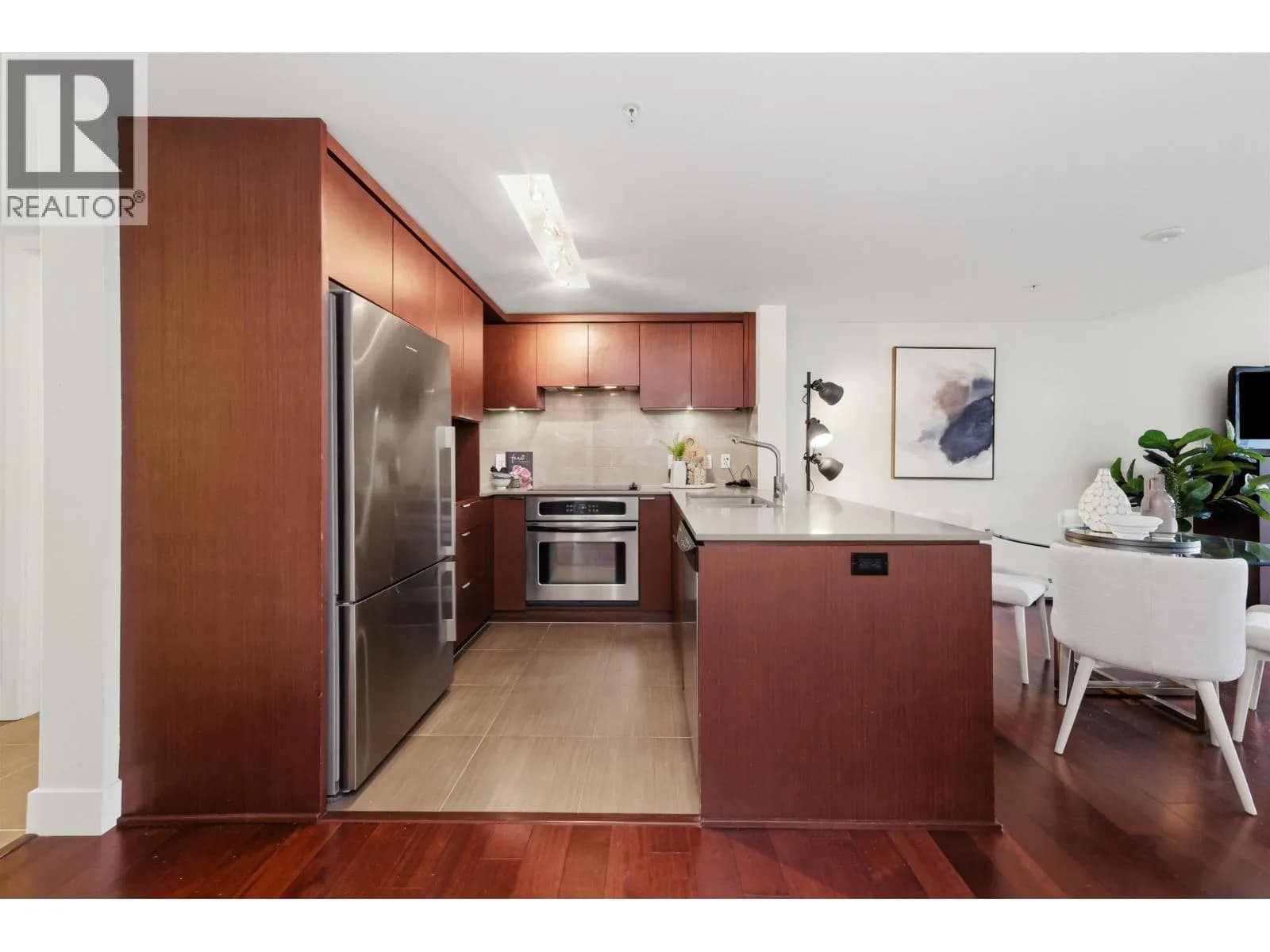 #205 158 W 13TH STREET, North Vancouver, BC photo 4
