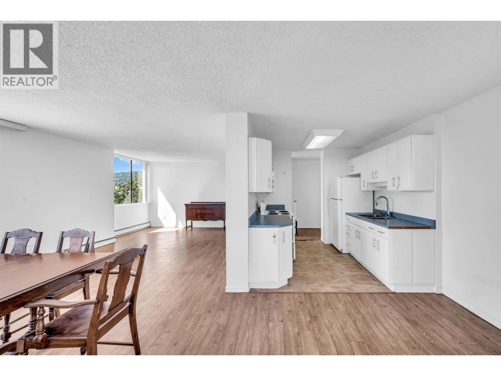 #1104 3737 BARTLETT COURT, Burnaby, BC photo 5