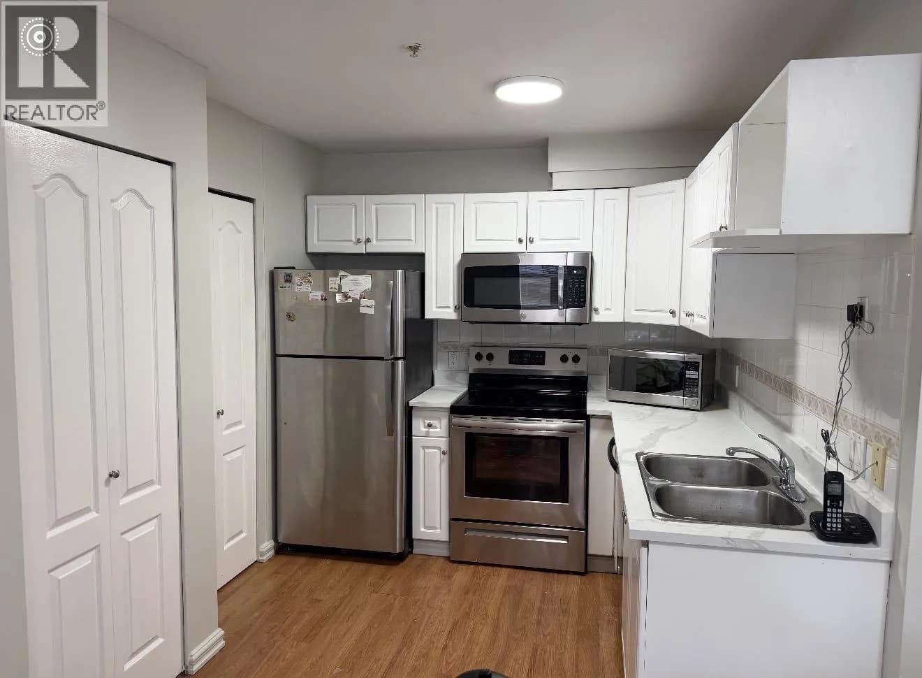 #302 688 E 56TH AVENUE, Vancouver, BC photo 4