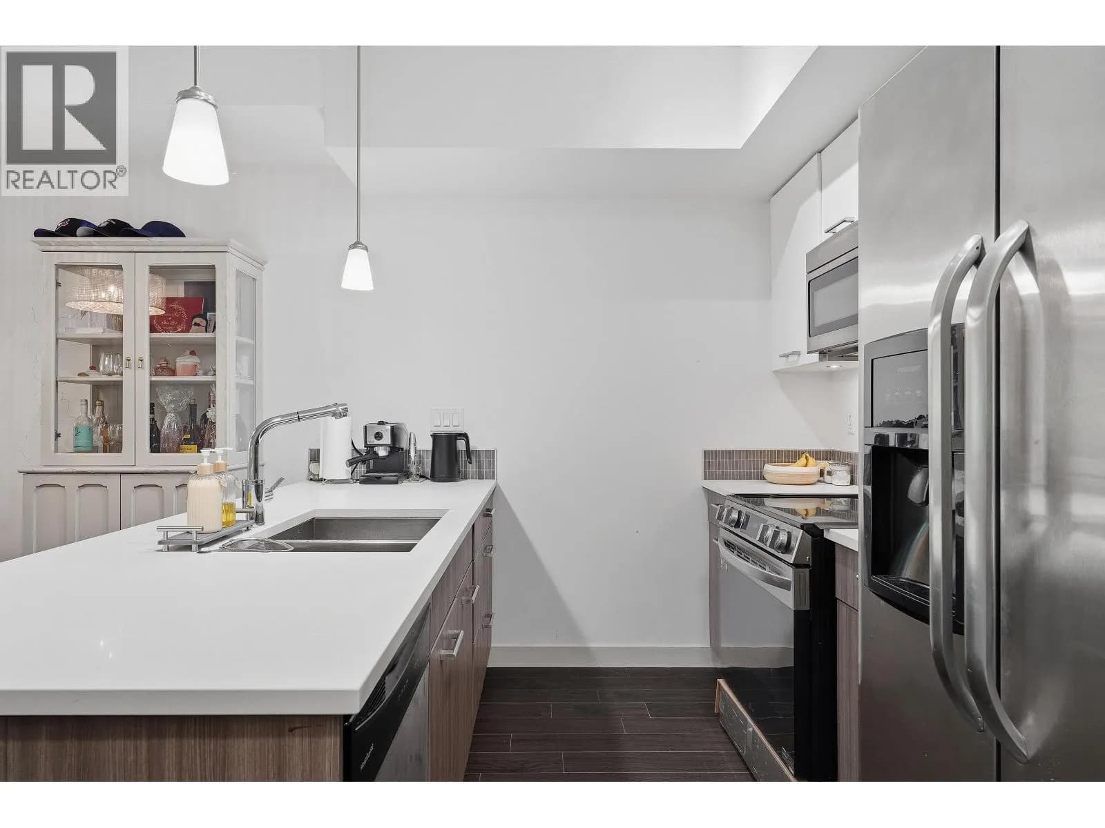 #206 2214 KELLY AVENUE, Port Coquitlam, BC photo 3