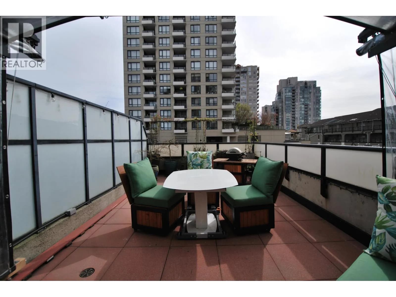 #229 10 RENAISSANCE SQUARE, New Westminster, BC photo 4