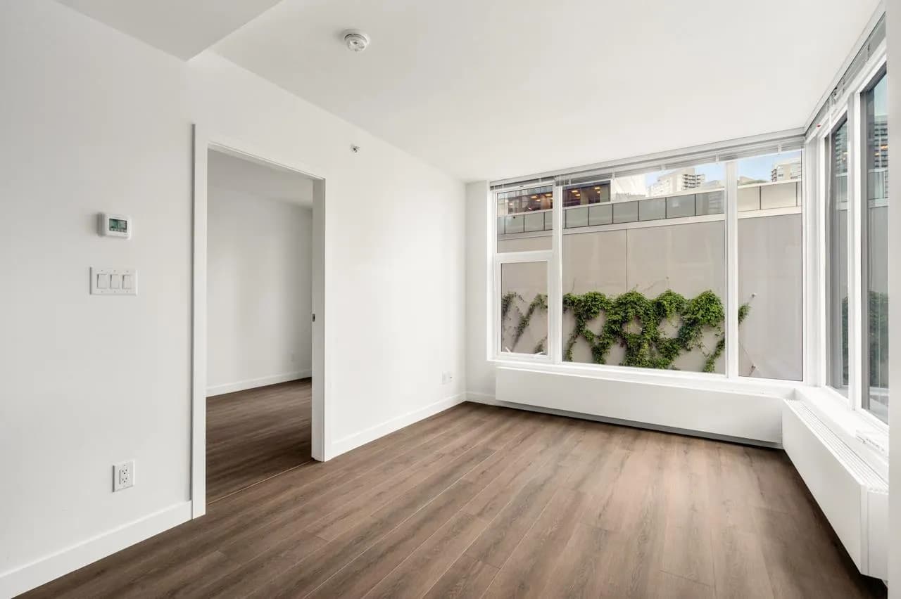 #309 13615 FRASER HIGHWAY, Surrey, BC photo 3