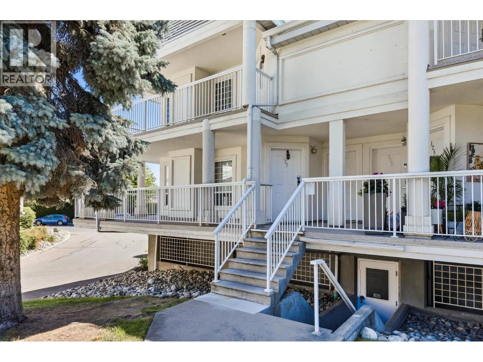 #127 1200 Cameron Avenue, Kelowna, BC photo 4