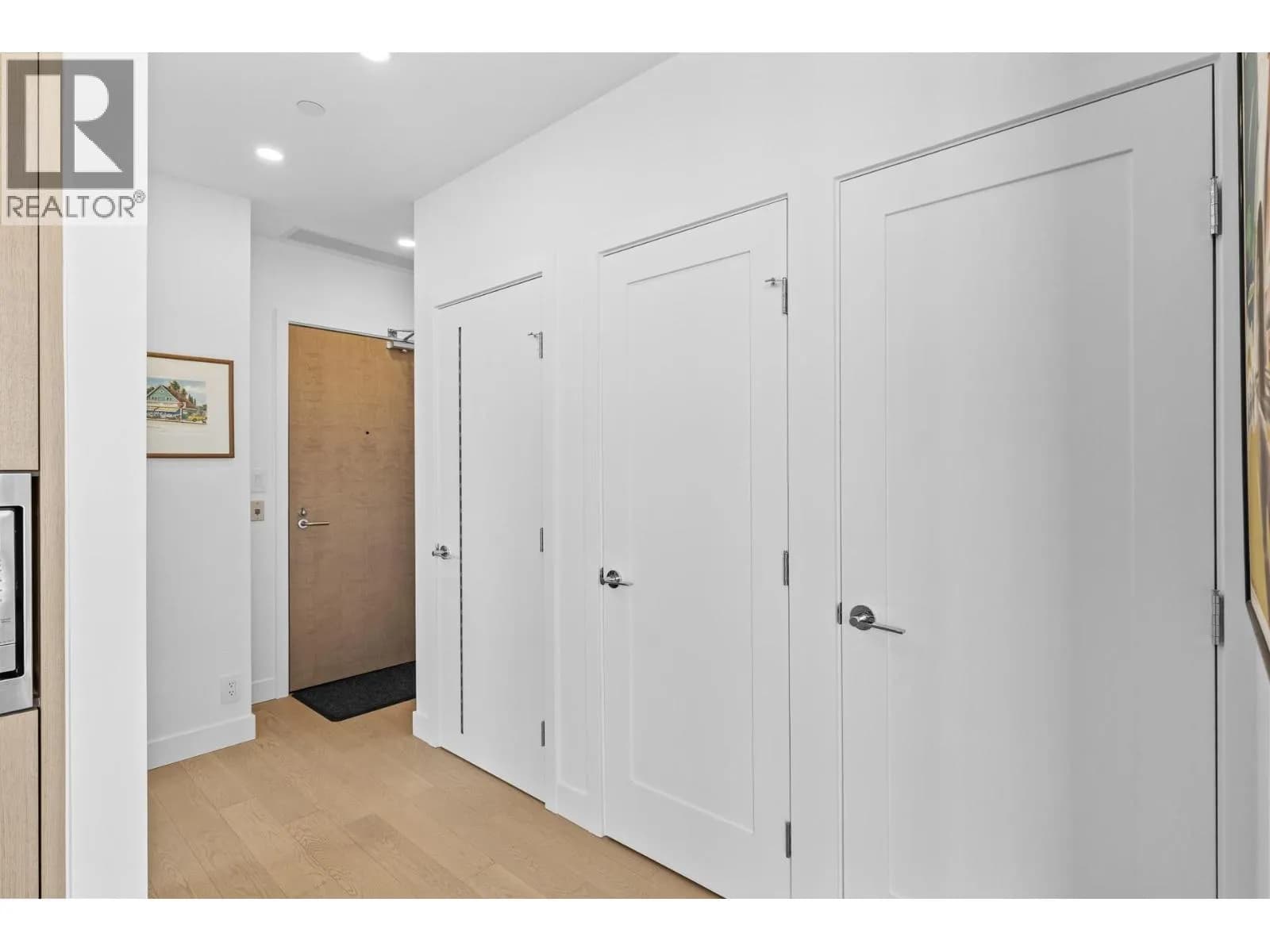 #407 3389 Lakeshore Road, Kelowna, BC photo 3