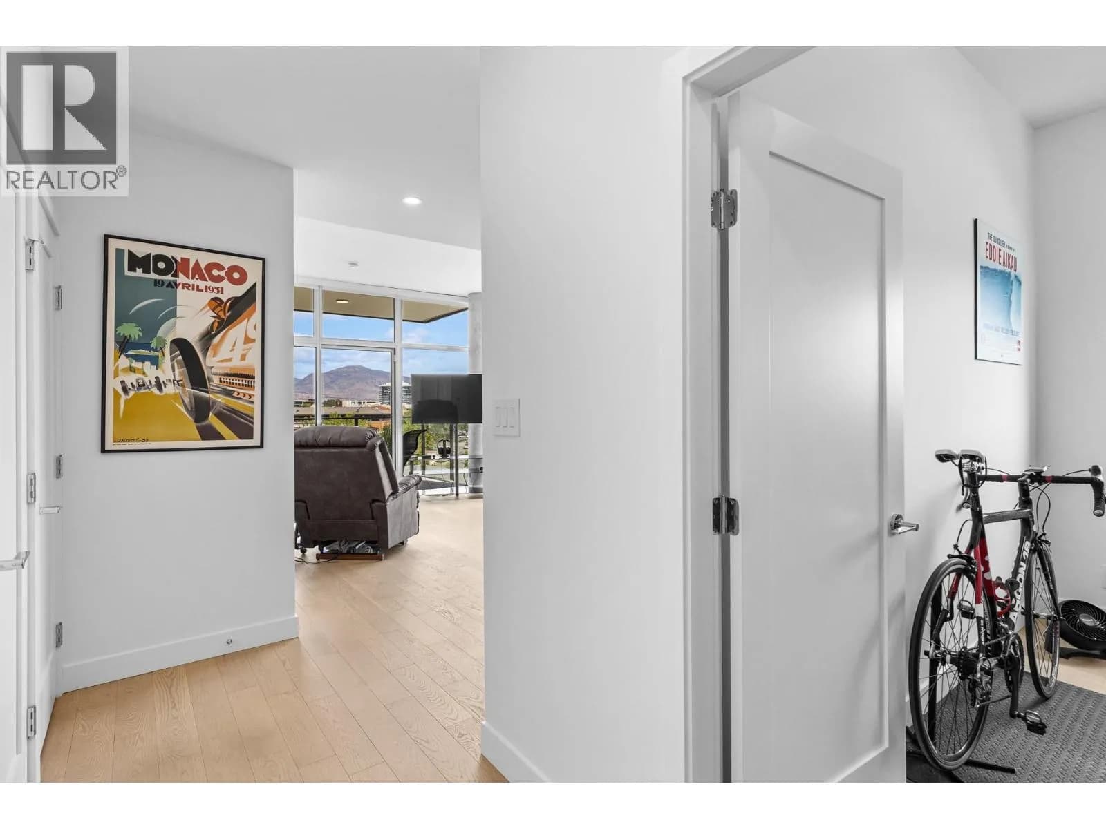 #407 3389 Lakeshore Road, Kelowna, BC photo 4