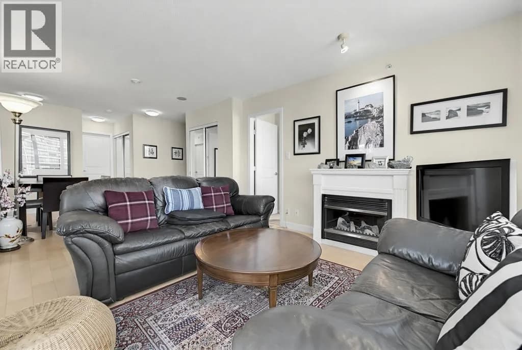 #1604 850 ROYAL AVENUE, New Westminster, BC photo 2