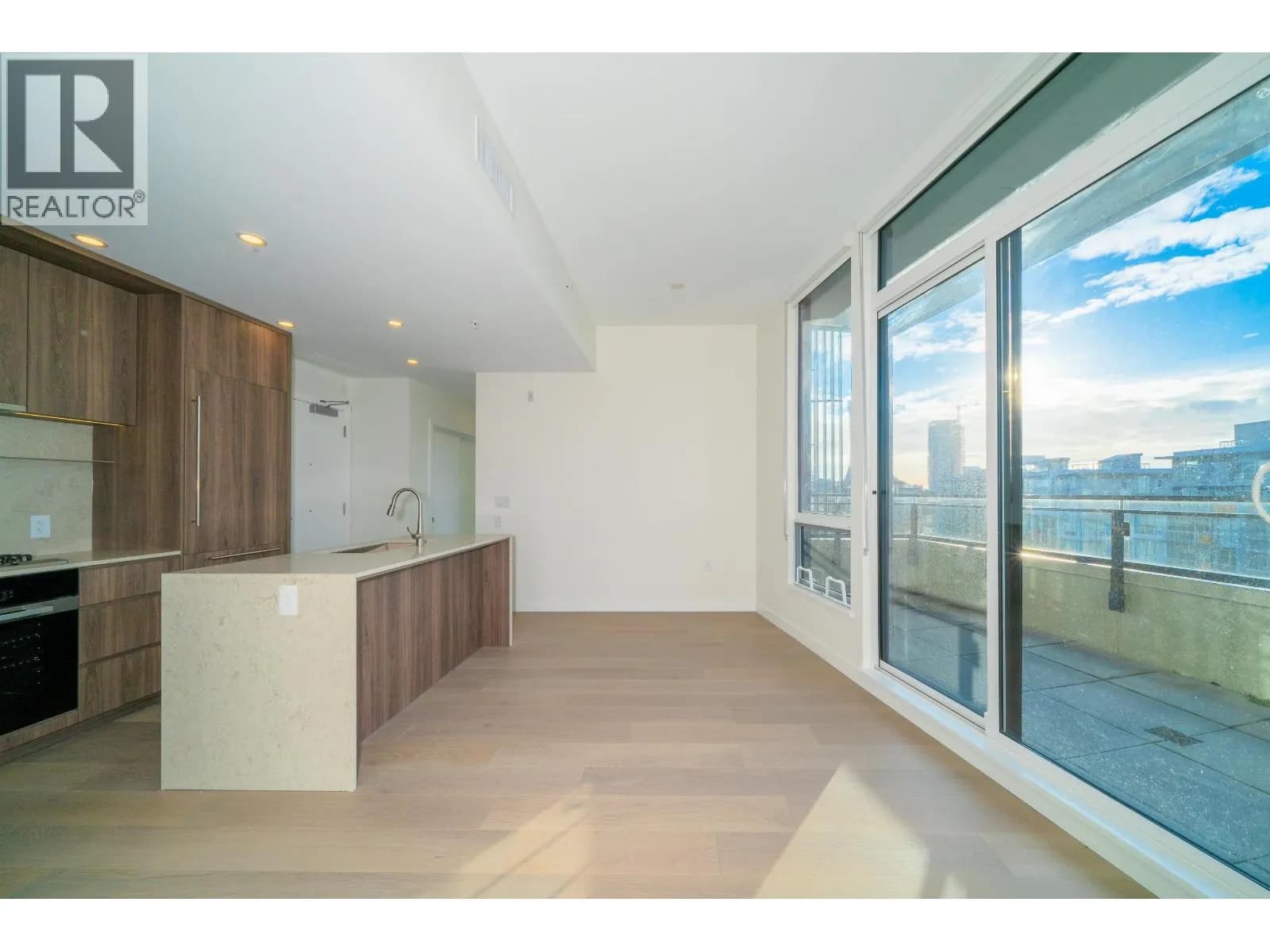 #506 5212 CAMBIE STREET, Vancouver, BC photo 4