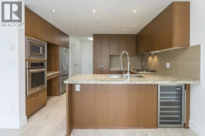 #702 1155 THE HIGH STREET, Coquitlam, BC photo 3