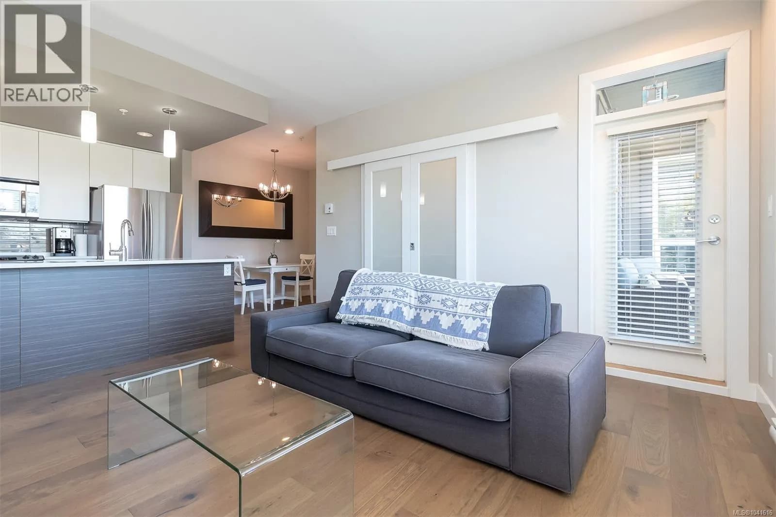 #203 1008 Tillicum Rd, Esquimalt, BC photo 4
