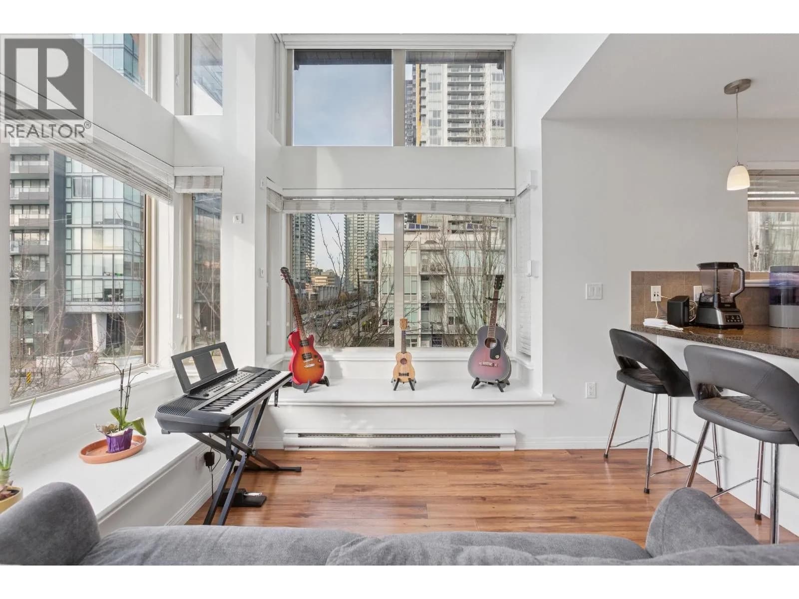 #301 5000 IMPERIAL STREET, Burnaby, BC photo 2