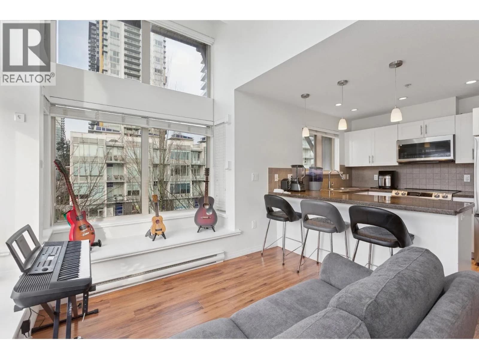 #301 5000 IMPERIAL STREET, Burnaby, BC photo 3