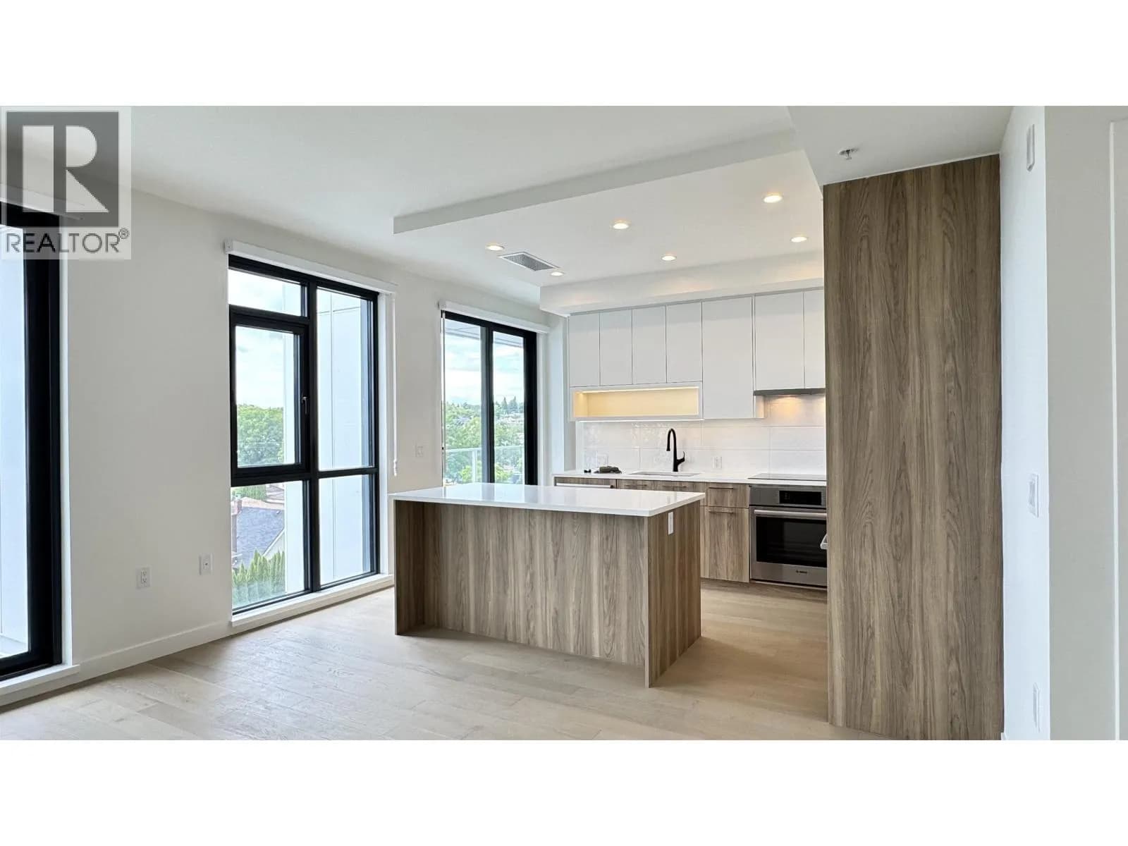 #604 8398 OAK STREET, Vancouver, BC photo 4