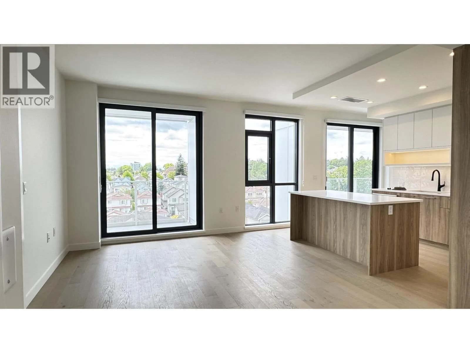 #604 8398 OAK STREET, Vancouver, BC photo 5