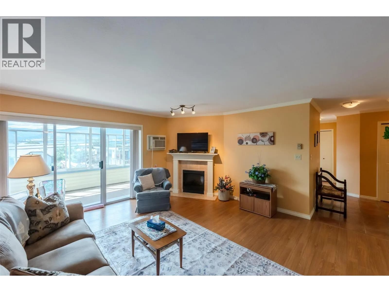 #203 965 King Street, Penticton, BC photo 2