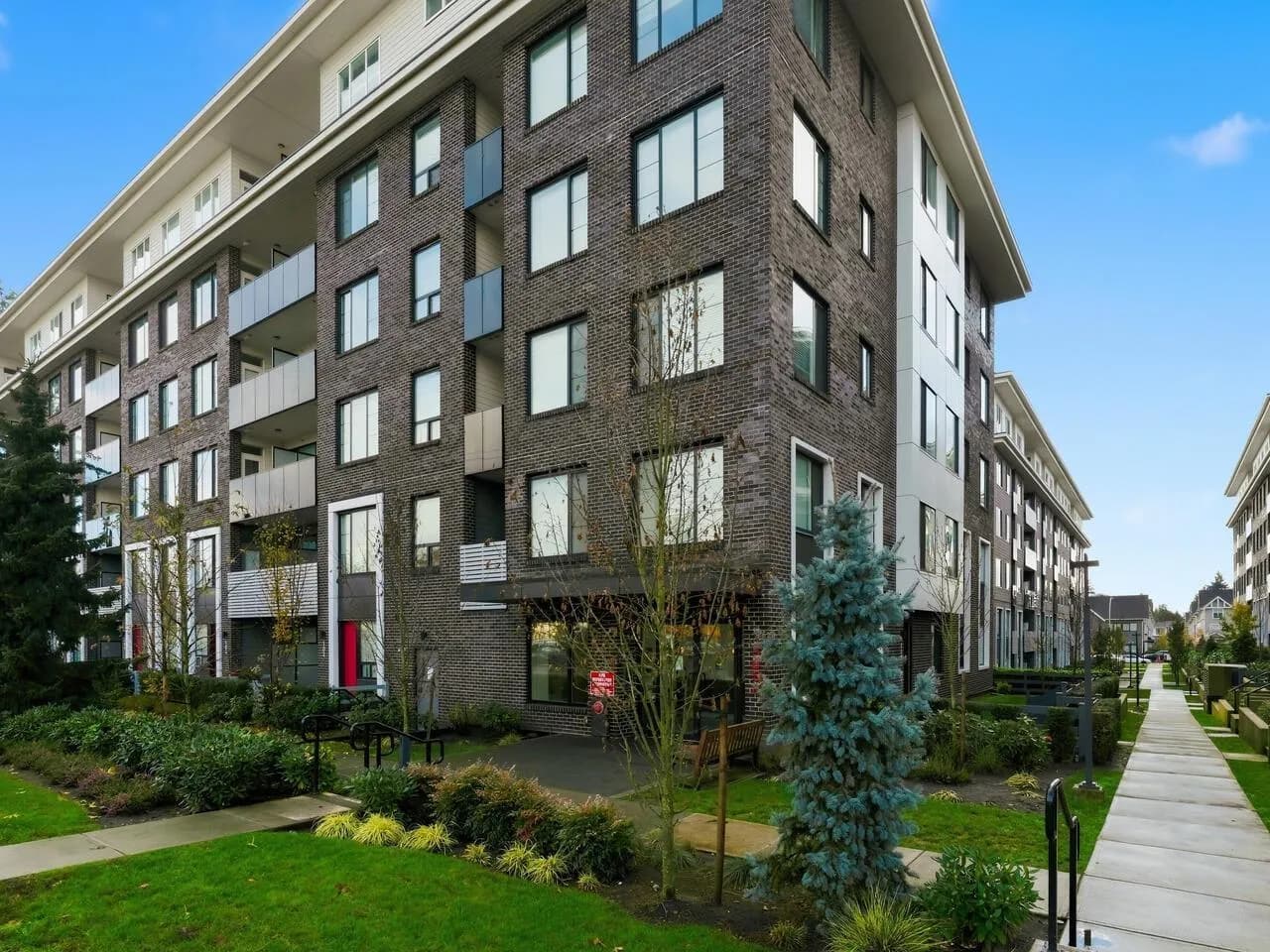 #203 15858 FRASER HIGHWAY, Surrey, BC photo 1