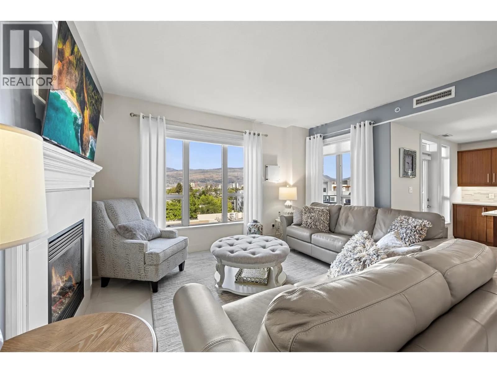 #601 1160 Bernard Avenue, Kelowna, BC photo 4