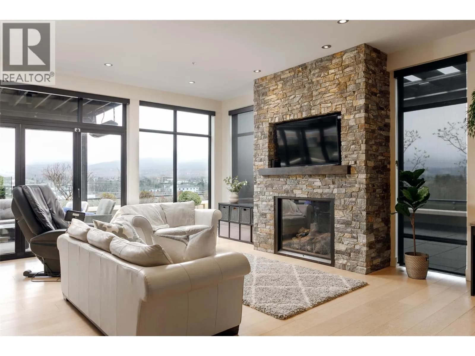 #501 550 West Avenue, Kelowna, BC photo 5