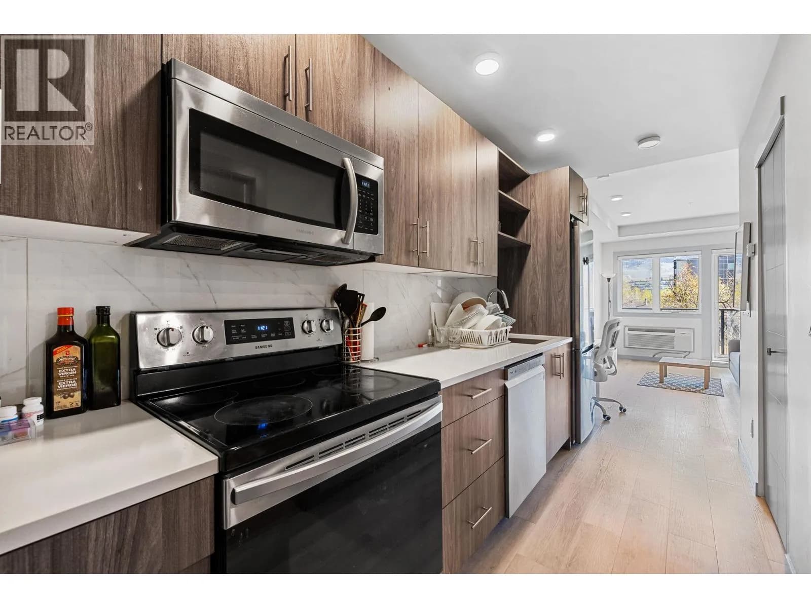 #220 345 Dougall Road N, Kelowna, BC photo 5