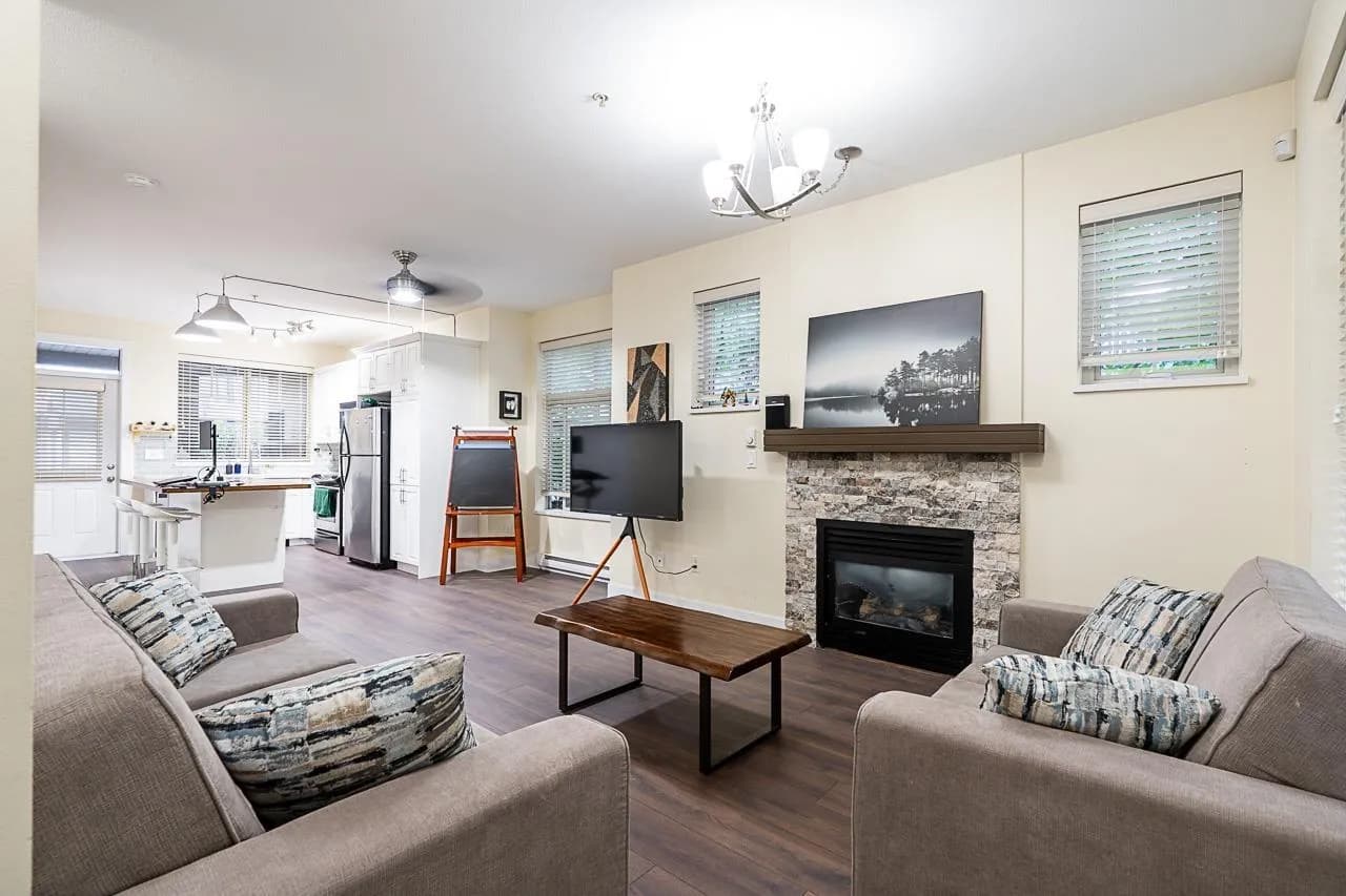 Sunset Grove, 19478 65 Avenue, Surrey