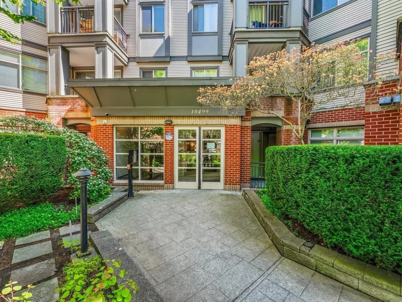 #403 10499 UNIVERSITY DRIVE, Surrey, BC photo 2