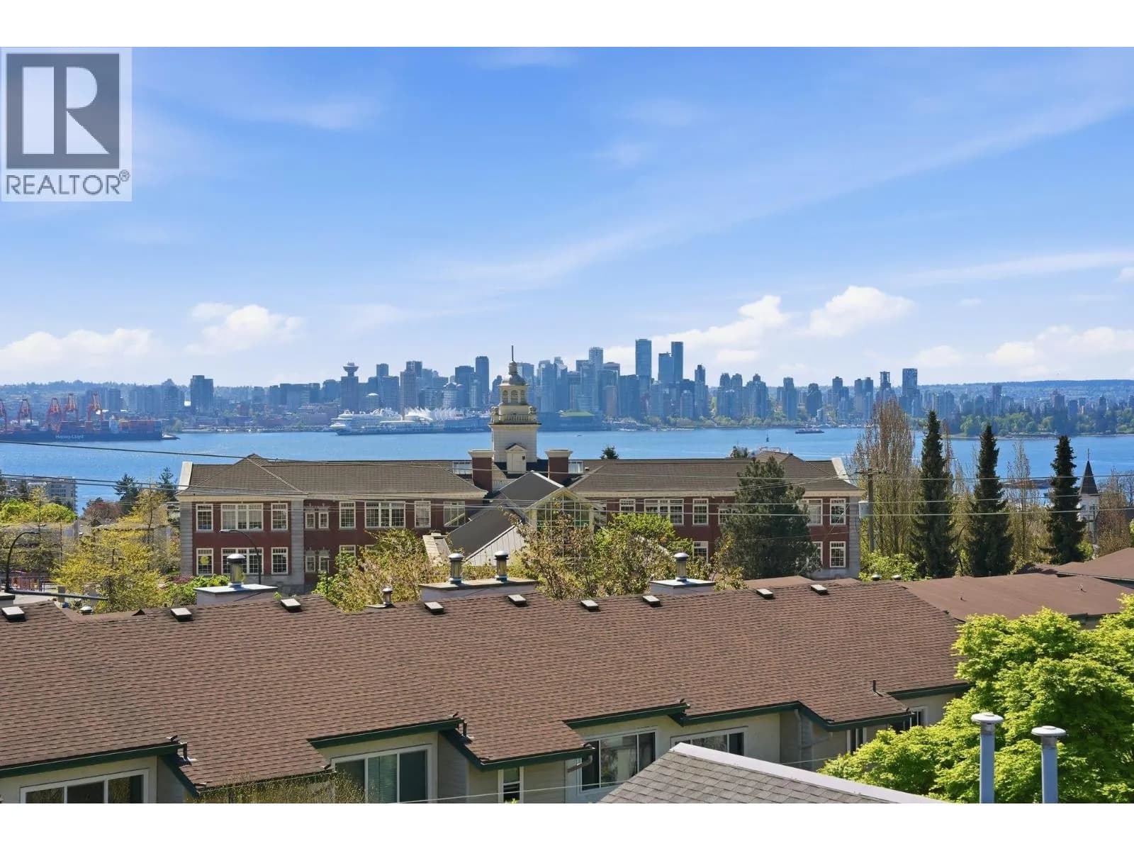 #314 1345 CHESTERFIELD AVENUE, North Vancouver, BC photo 2