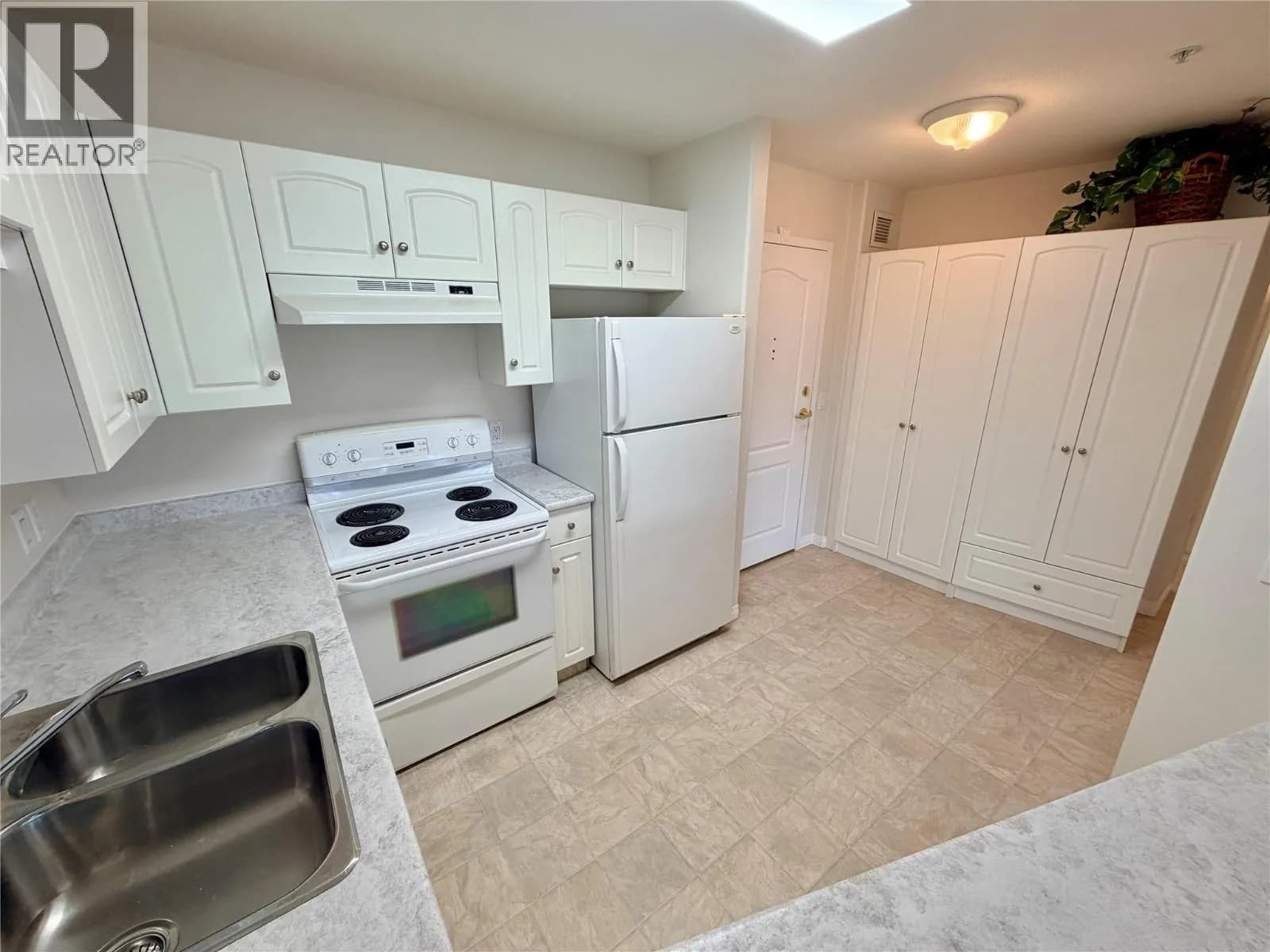 #204 11001 13 Street, Dawson Creek, BC photo 3