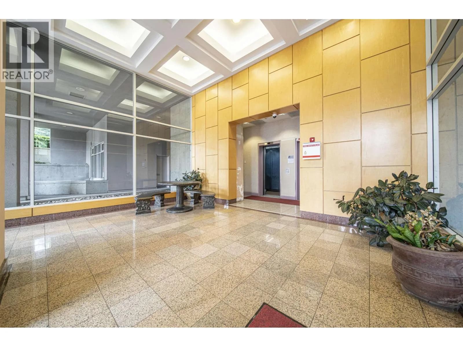#1007 9633 MANCHESTER DRIVE, Burnaby, BC photo 2