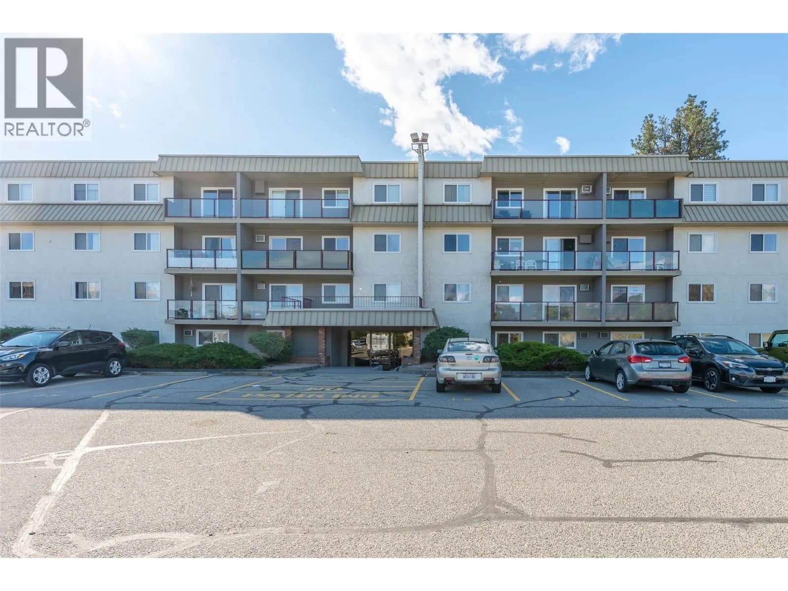 #104 110 Skaha Place, Penticton, BC photo 4