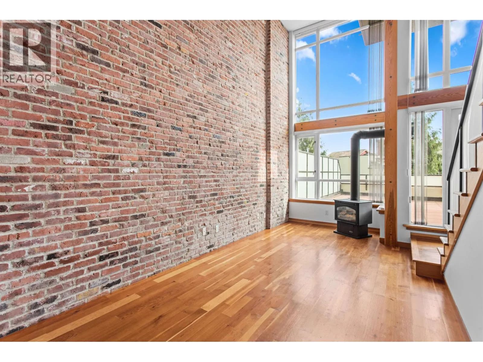 #217 10 RENAISSANCE SQUARE, New Westminster, BC photo 2
