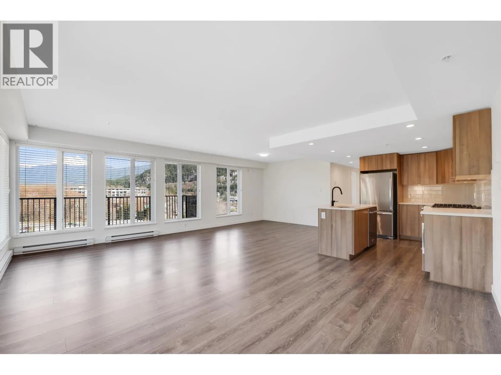 #511 1365 PEMBERTON AVENUE, Squamish, BC photo 2