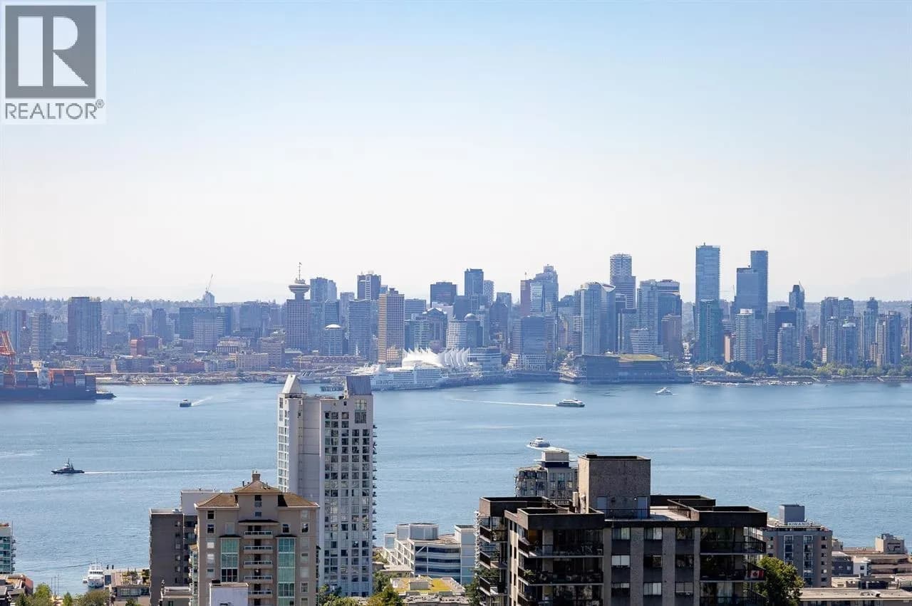 135 E 13TH STREET, North Vancouver