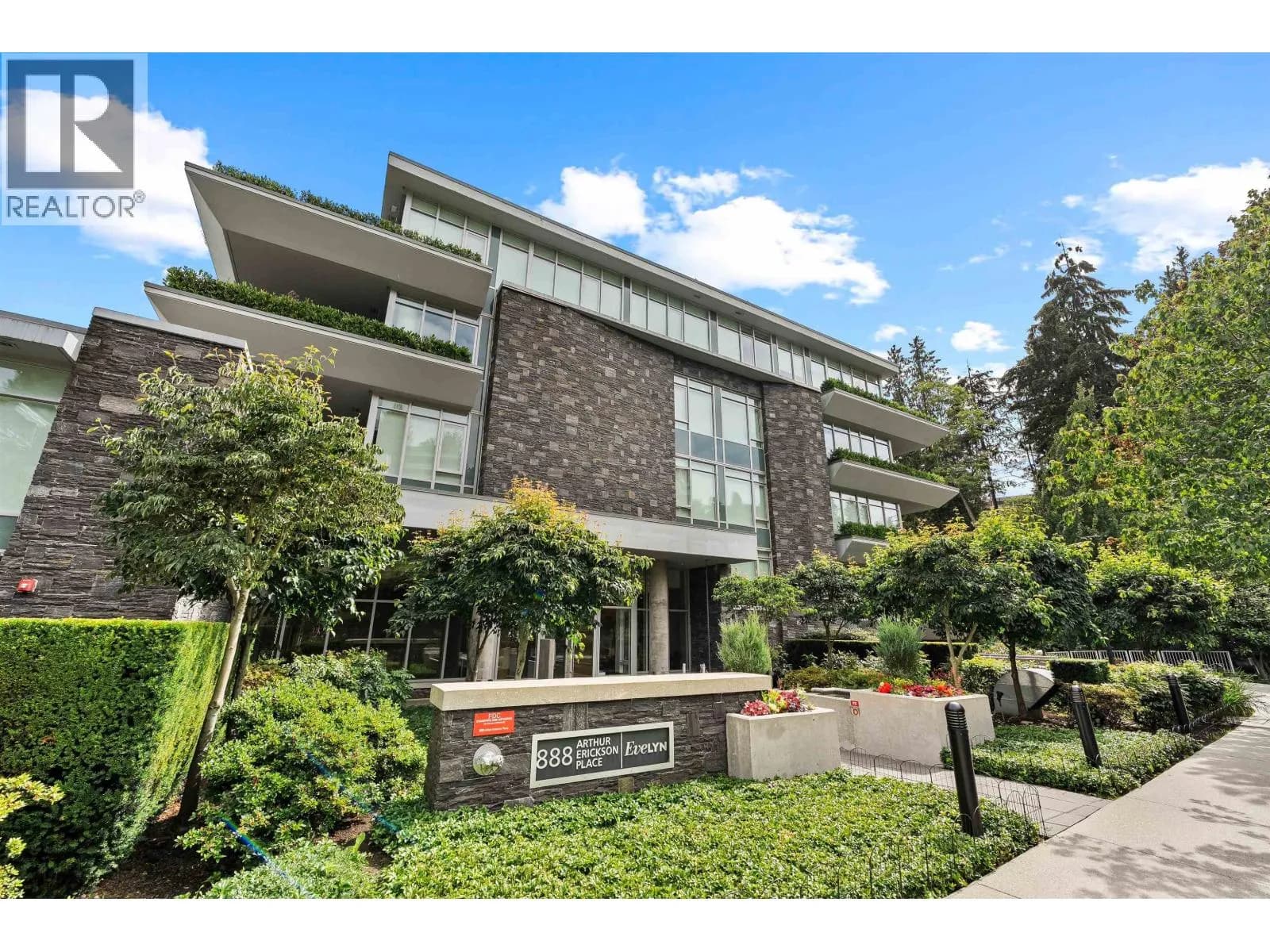 888 ARTHUR ERICKSON PLACE, West Vancouver