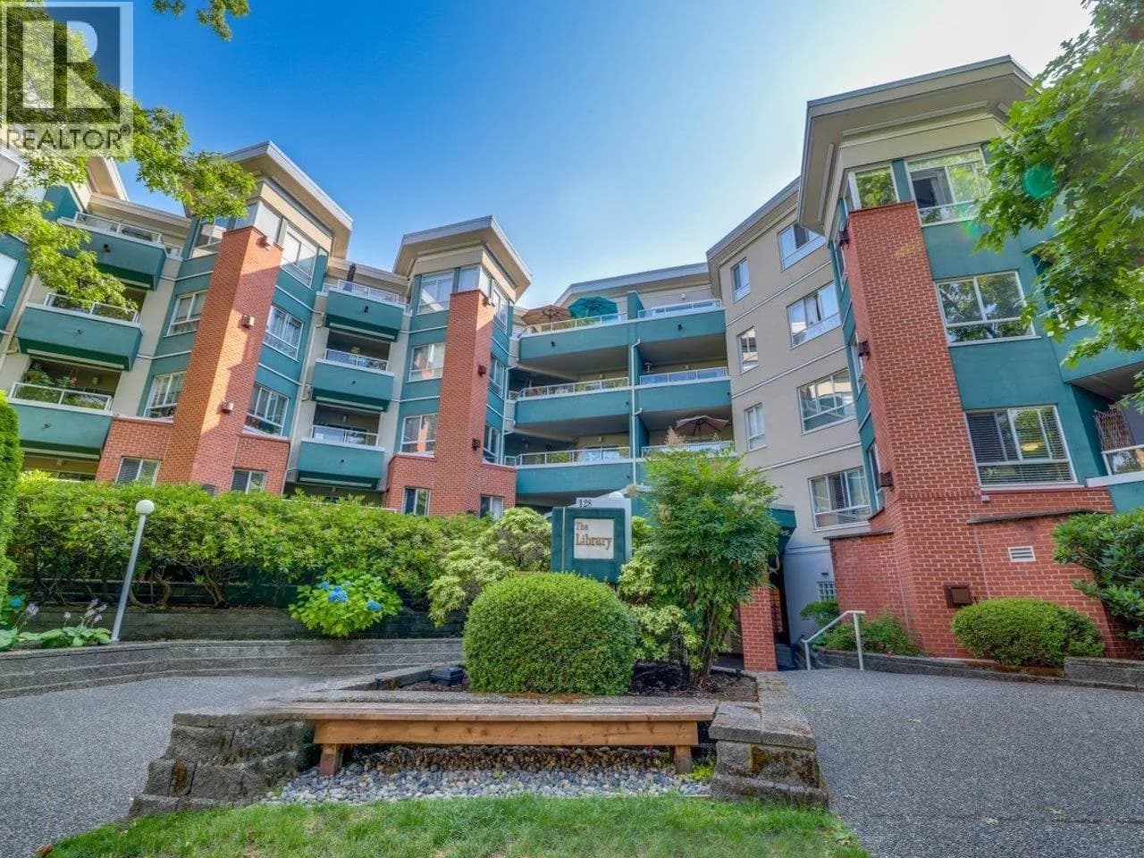 128 W 8TH STREET, North Vancouver