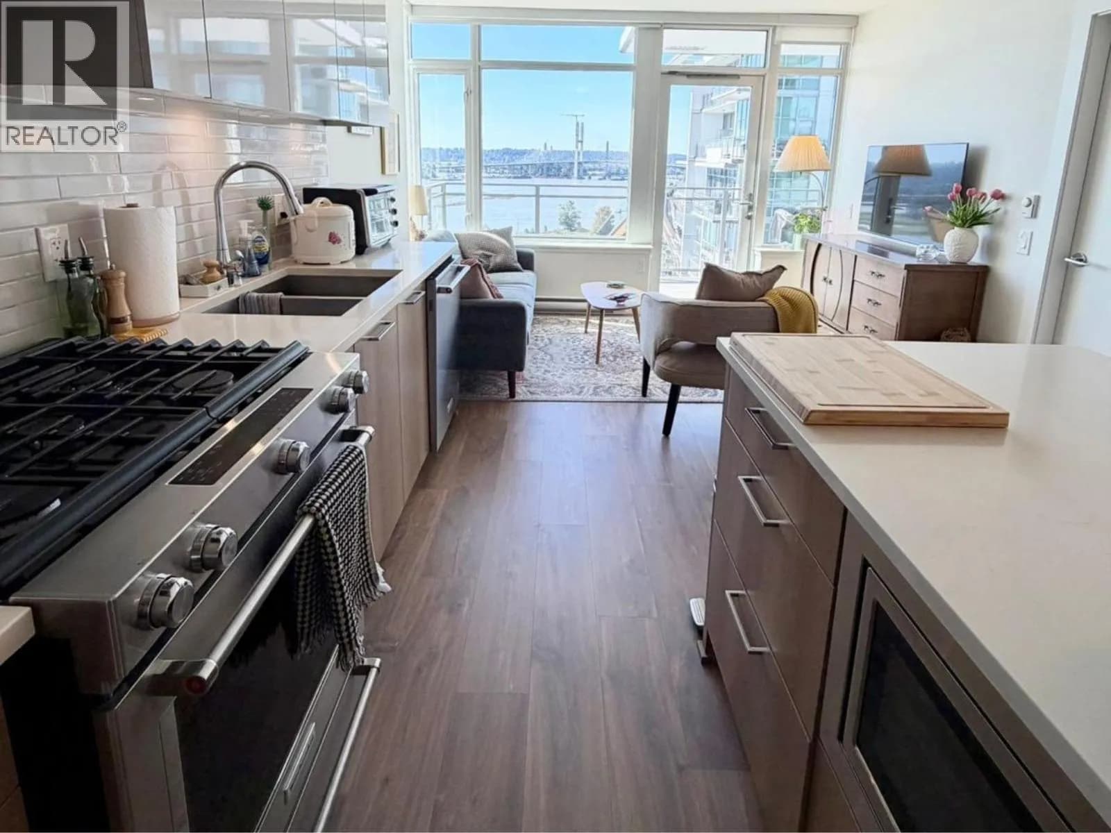 #1609 258 NELSON'S COURT, New Westminster, BC photo 5