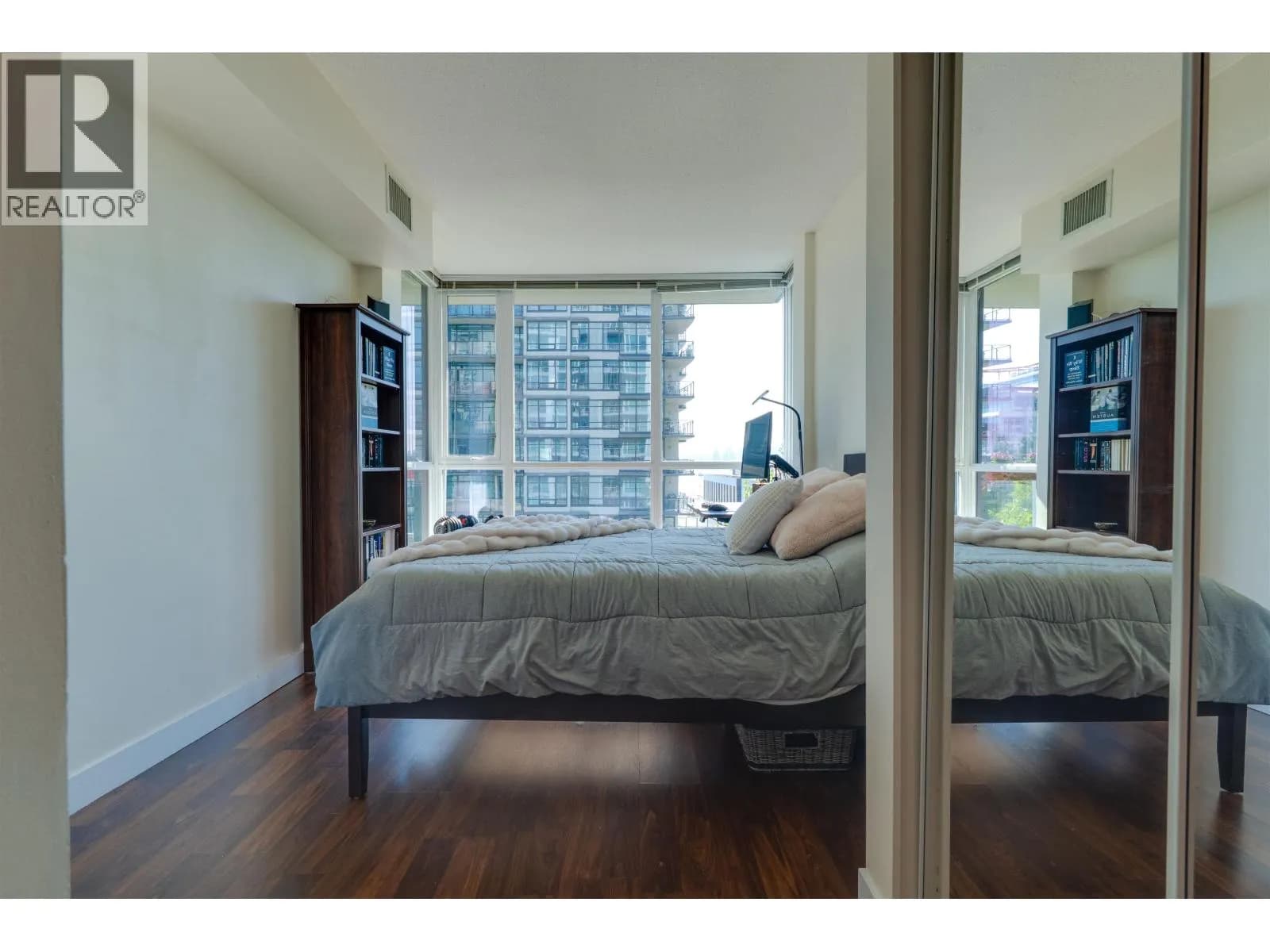 #508 168 EAST ESPLANADE, North Vancouver, BC photo 5