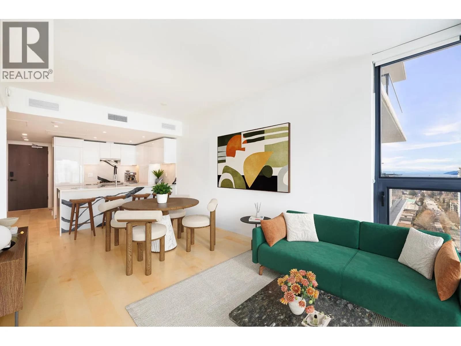 135 E 13TH STREET, North Vancouver