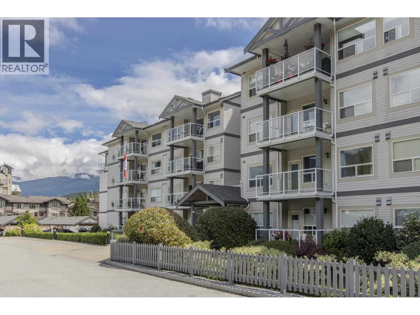 1203 PEMBERTON AVENUE, Squamish
