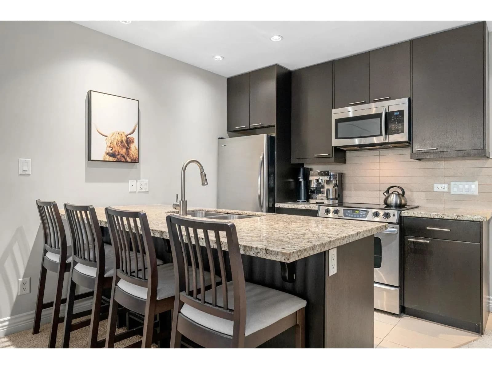 #203 2970 KING GEORGE BOULEVARD, Surrey, BC photo 4