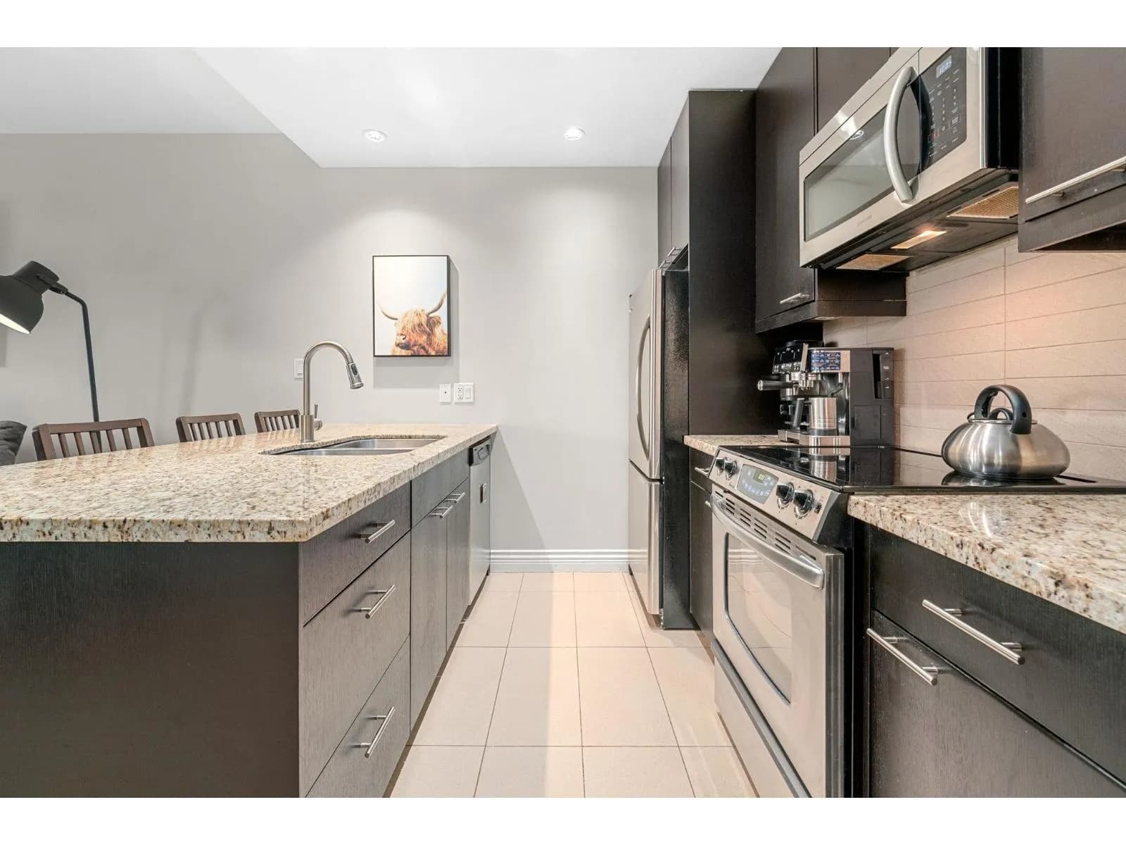 #203 2970 KING GEORGE BOULEVARD, Surrey, BC photo 5