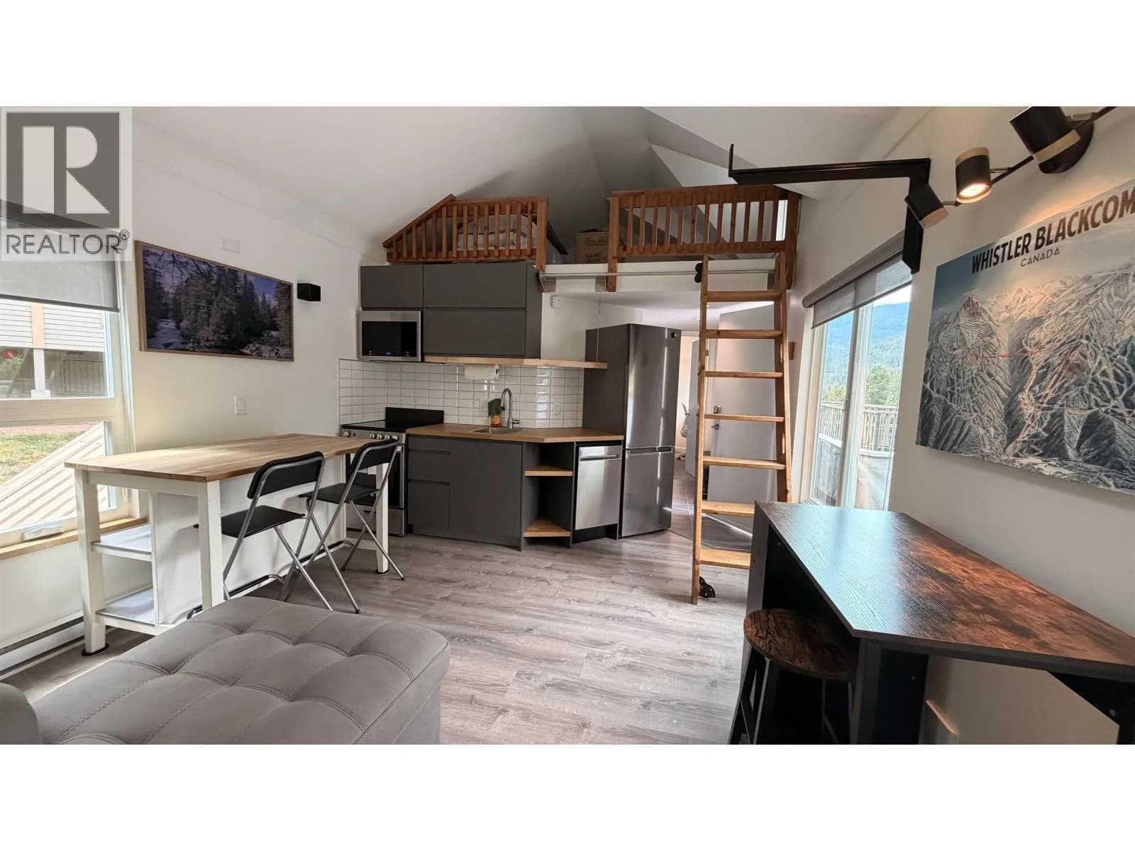 2138 SARAJEVO DRIVE, Whistler