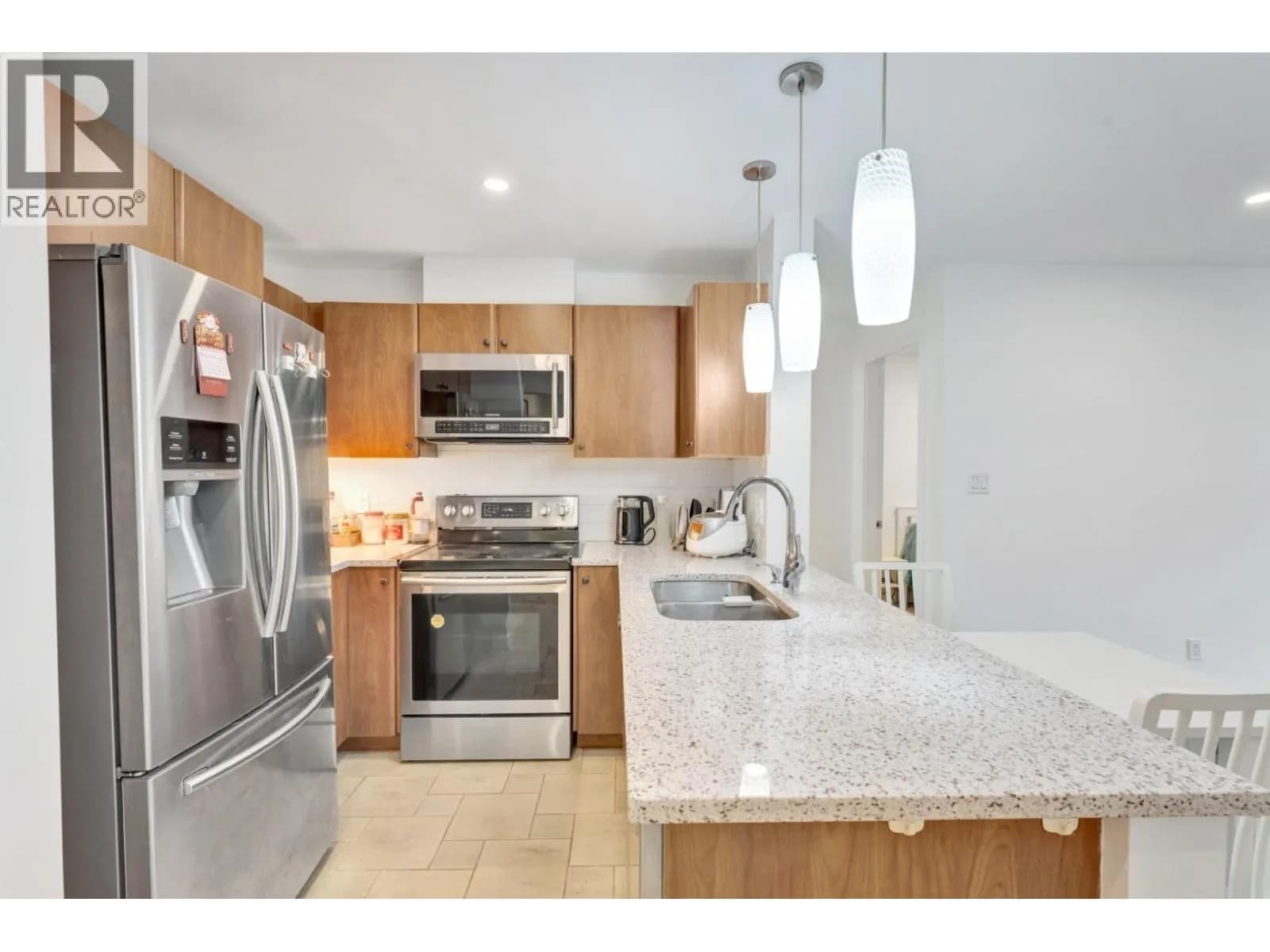 #320 6508 DENBIGH AVENUE, Burnaby, BC photo 2