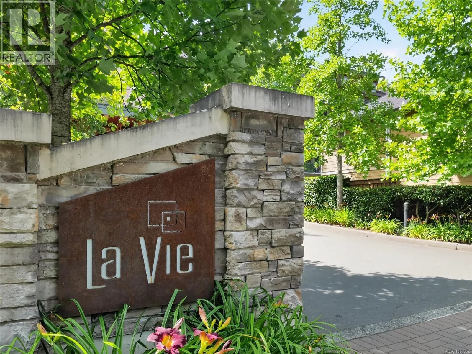 #511 623 Treanor Ave, Langford, BC photo 2