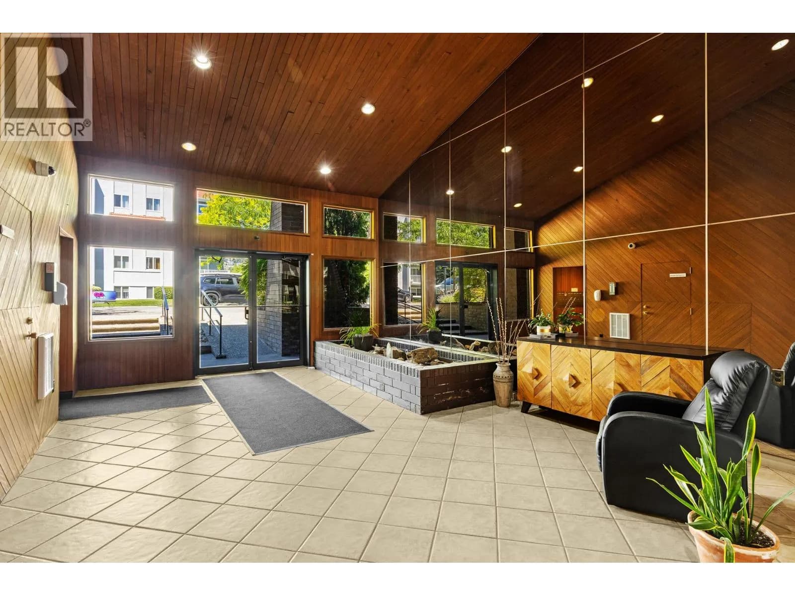 #106 983 Bernard Avenue, Kelowna, BC photo 3