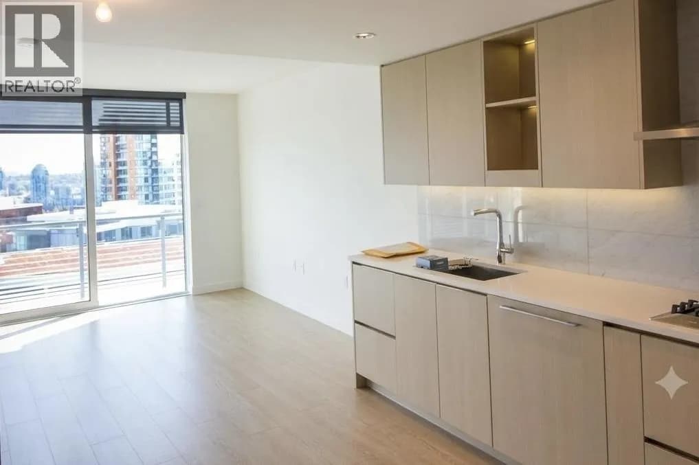 #2110 89 NELSON STREET, Vancouver, BC photo 2
