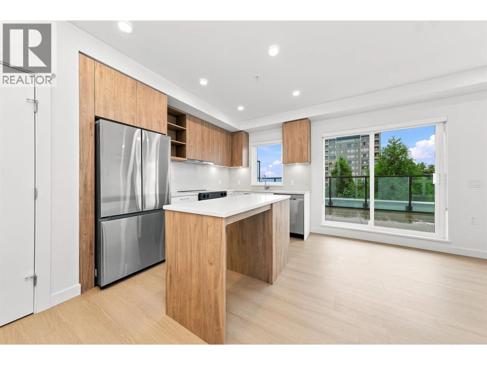 #423 82 FIRST STREET, New Westminster, BC photo 2