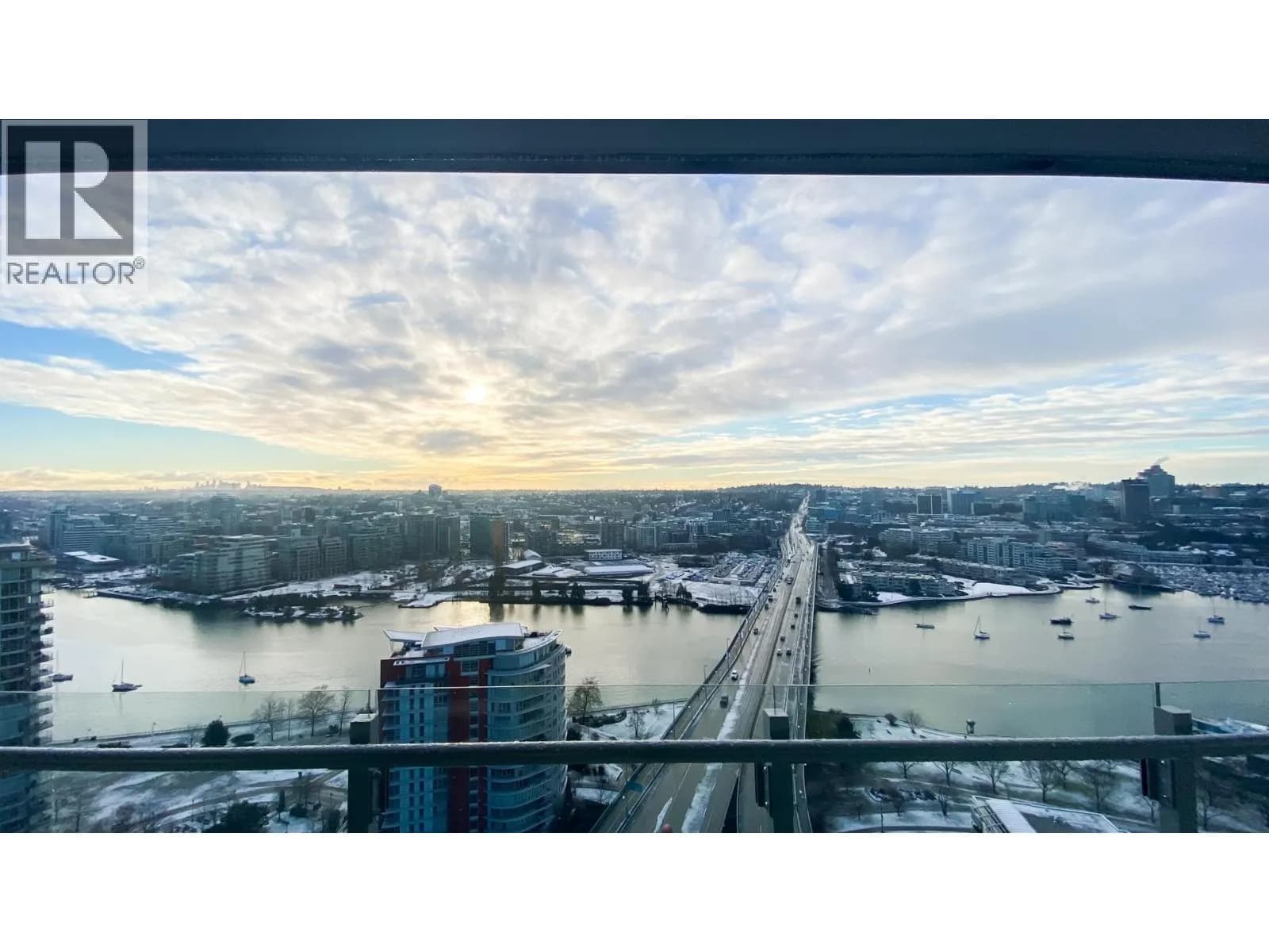 #2718 89 NELSON STREET, Vancouver, BC photo 2
