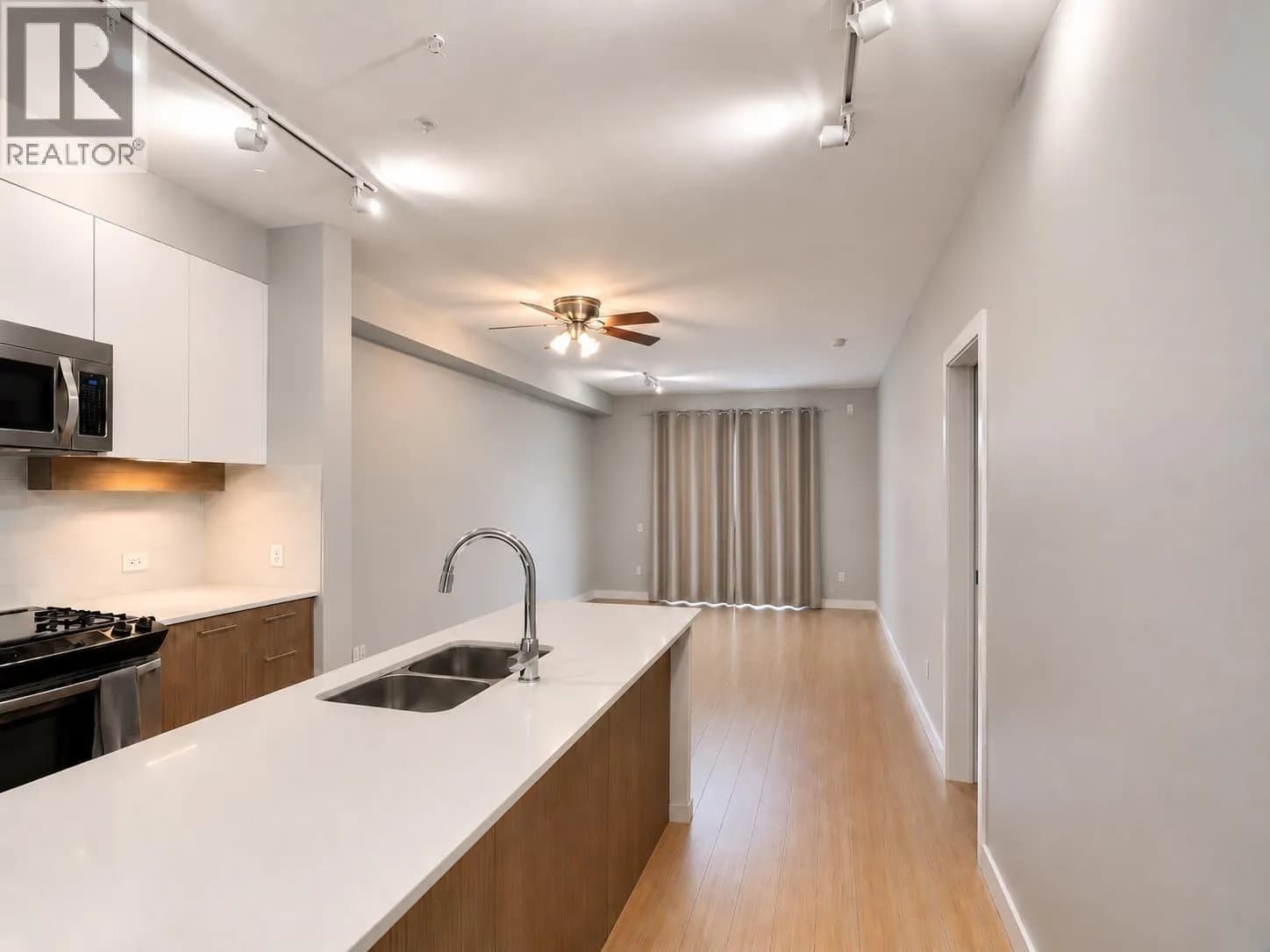 #113 618 COMO LAKE AVENUE, Coquitlam, BC photo 4