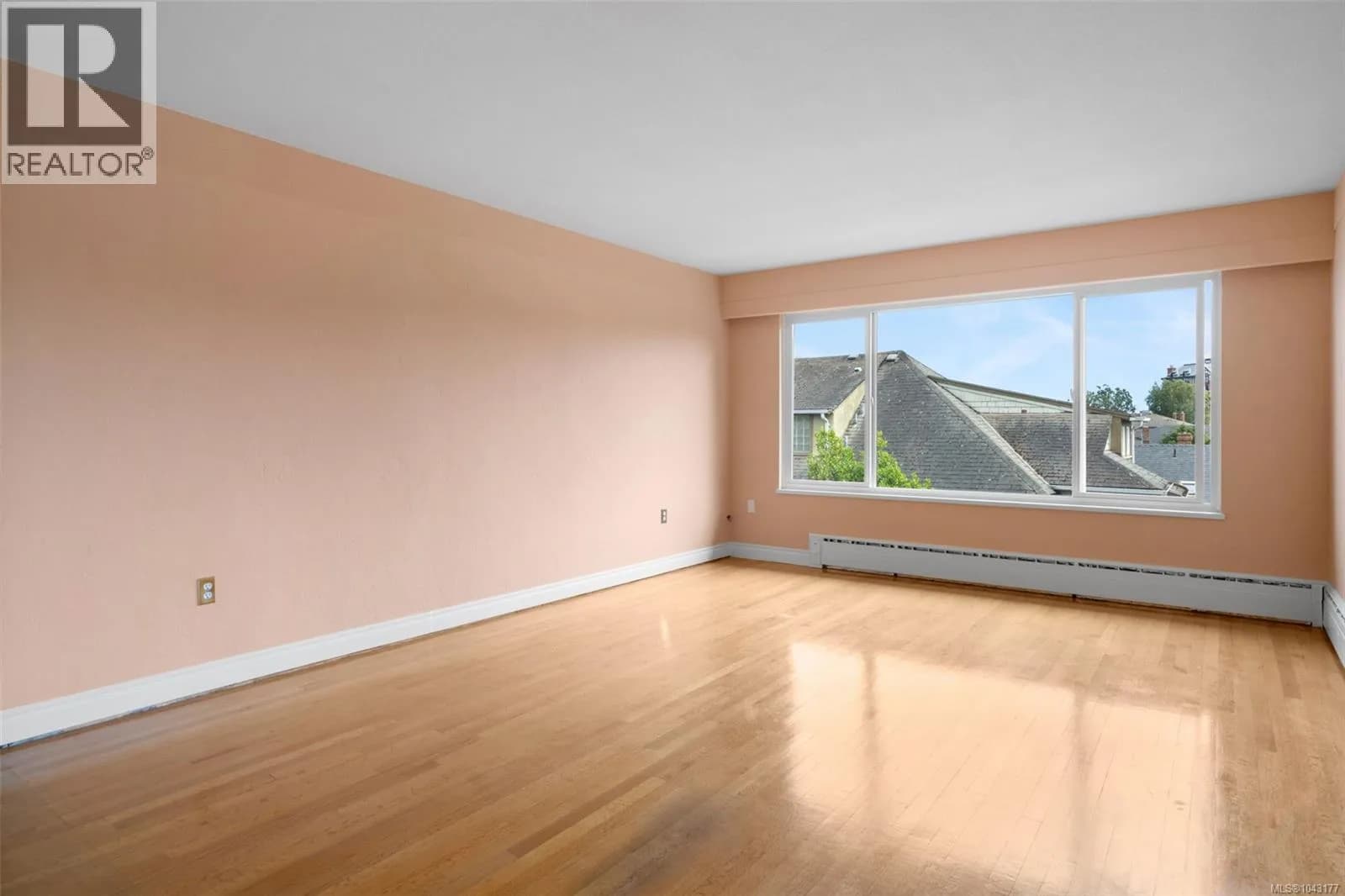 #305 1270 Beach Dr, Oak Bay, BC photo 3